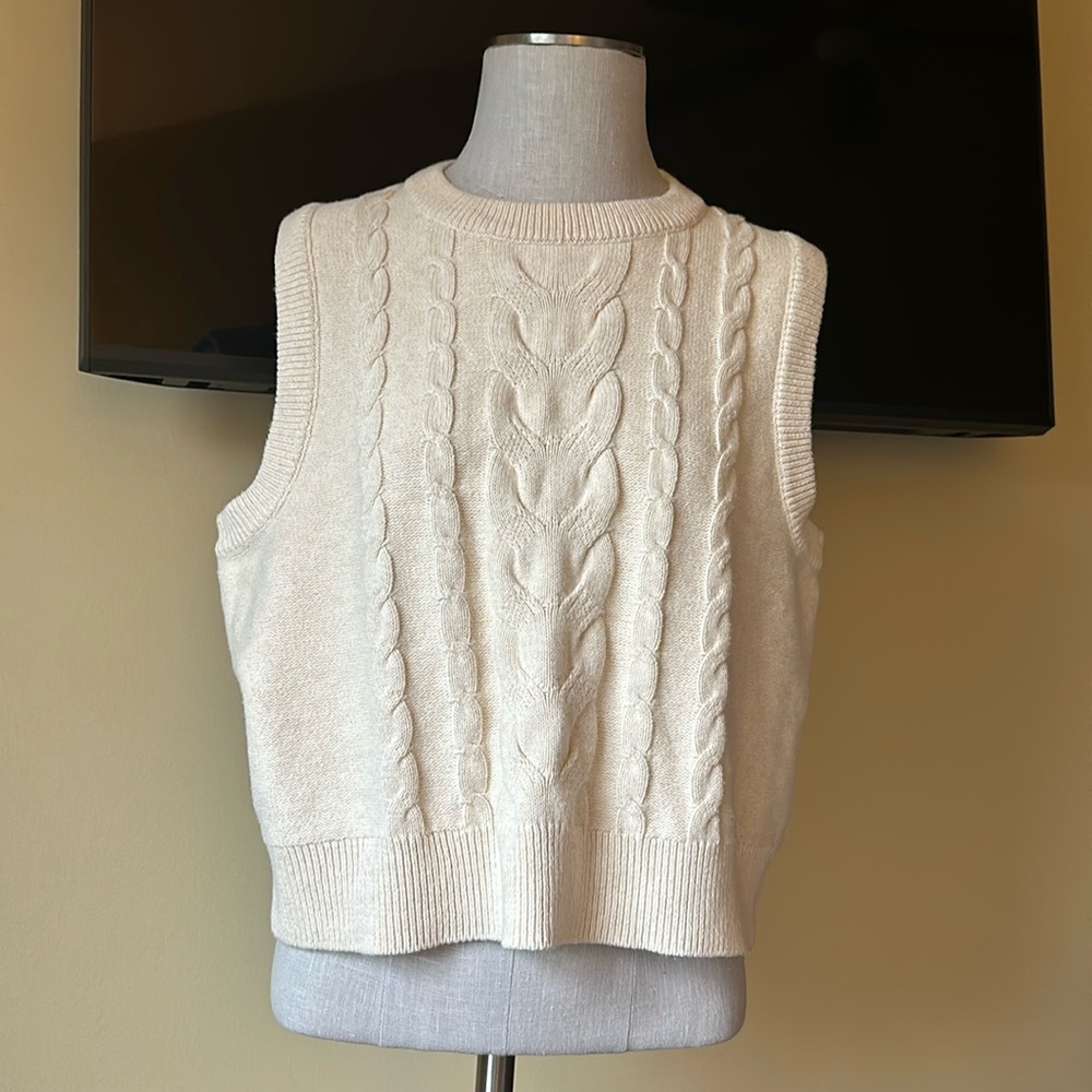 Bananna Republic cable vest, size medium